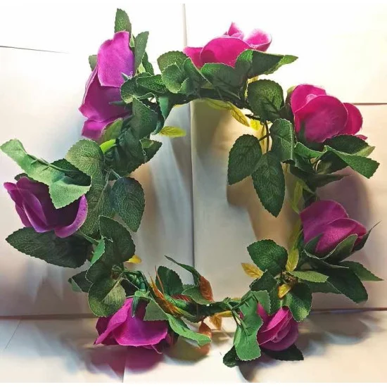 Coronita copii din iedera, frunze  artificiale si trandafiri artificiali. Dimensiune16-20 cm. 