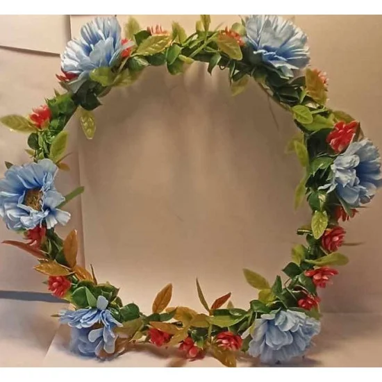 Coronita copii din iedera, frunze  artificiale si diferite flori artificiale. Dimensiune16-20 cm.