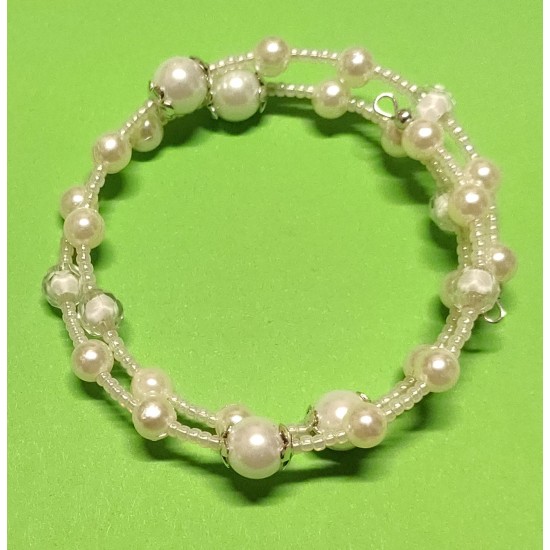 Perle din sticla alb, perle acril alb, margele toho si capacele argintii. 