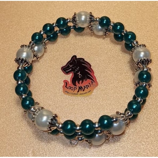 Bratara din perle de sticla diferite culori. Confectionat pe sarma cu memorie , perle 10mm si 6 mm diferite culori cu margele metalice argintii si capacele argint tibetan.