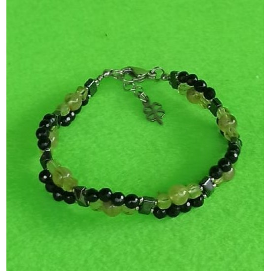 Bratara dubla din margele semipretioase hematit, peridot, onix  si margelute inox, pe sarma siliconata, avand inchizatoare lobster inox cu prelungitor 1 cm. Marime  BRT440-1 hematit, peridot, onix= 17,8 cm,  