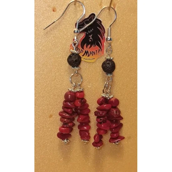 Cercei din chipsuri de coral si sfere roca vulcanica. Confectionat pe ace placate cu argint cu accesorii si tortite placate cu argint, coral chipsuri si distantier spacer placat cu argint.