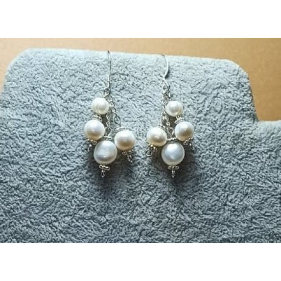 Cercei din perle naturale ( de cultura ),  cu accesorii placate cu argint. 