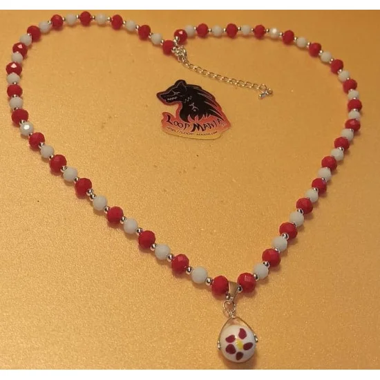 Colier cca 57+5 cm prelungitor placat cu argint . Margele fatetate din sticla, distantiere argint tibetan, margelute argintii placate cu argint. Confectionata manual pe sarma siliconata,inchizator lobster placat cu argint.