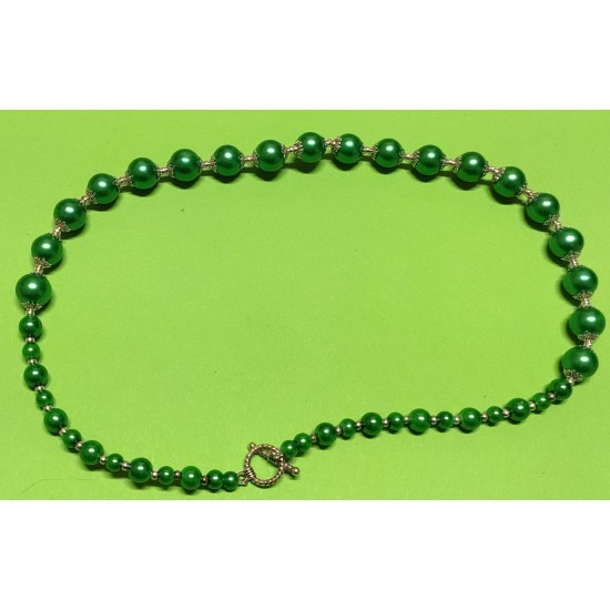 Colier cca 56 cm .Perle din sticla verde inchis ,  si capacele din argint tibetan . 