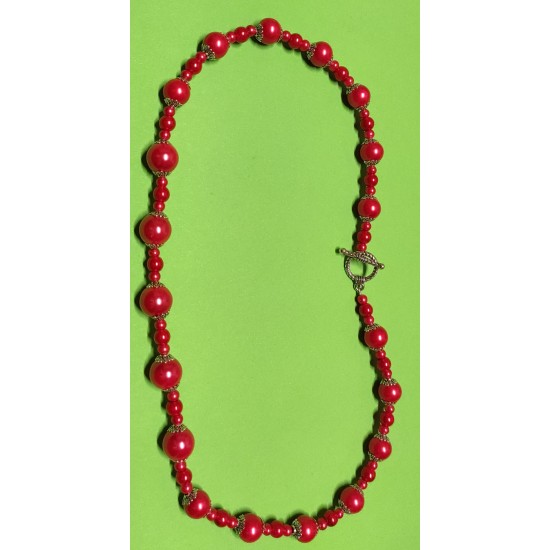 Colier cca 51 cm .Perle din sticla rosie    si capacele din argint tibetan . 