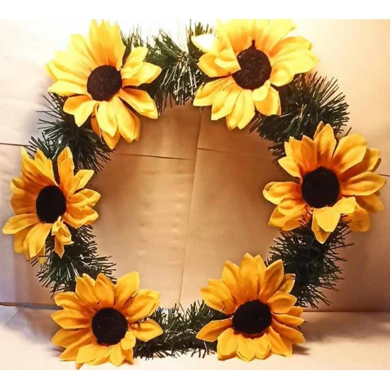 Coronita din brad artificial cu flori artificiale, floarea soarelui 12 cm. Diametru coronita 30cm. 