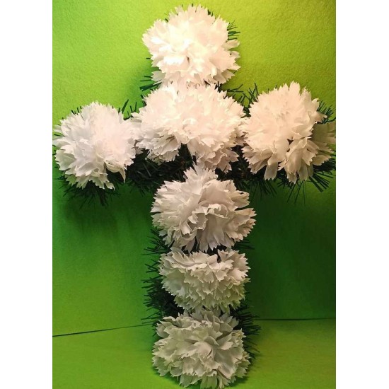 Cruciulita  cu flori artificiale 7-10 cm. garoafe. Diametru ccruciulita 25/35cm.