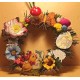 Coronita de paste din brad artificial si flori artificiale cu oua din polistiren, puisor si diferite decoratiuni de paste. Dimensiune 20-23 cm.