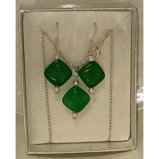 Lantisor 45cm si accesorii placat cu argint cu pandativ  si cercei piatra semipretioasa jad verde romb.