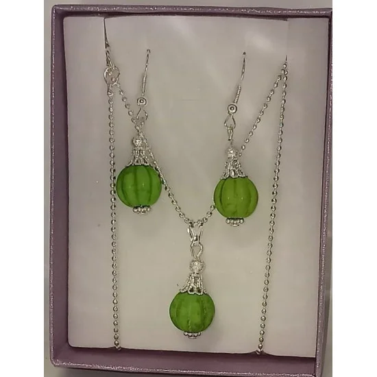 Lantisor 45 cm si cercei cu accesorii placat cu argint si pietre semipretioase.