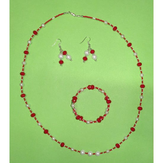 Set: colier-cercei-bratara:Colier cca 65 cm  cu margele toho , margele din sticla multifete , perle acril alb . 