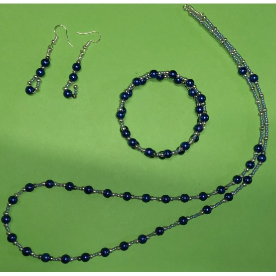 Set: colier-cercei-bratara: colier cca 65 cm ,margele argintii ,margele toho,perle din sticla bleumarin. 