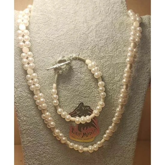Set: colier--bratara dubla. Colier si  bratara , din margele acril si sticla cu accesorii placate cu argint cu inchizatoare toggle argint tibetan.